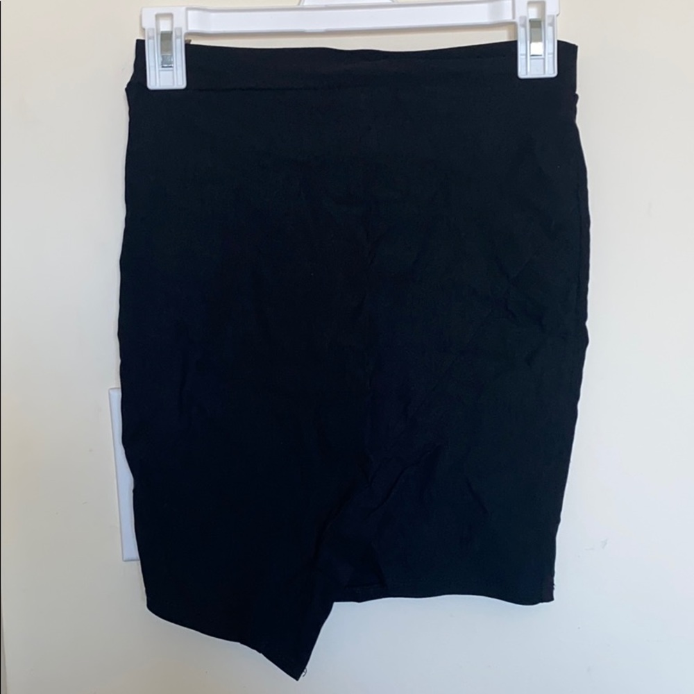 Asymmetrical elegant black body on skirt